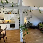 Lägenhet Spacious Loft In Trendy Area
