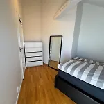 Spacious Loft In Trendy Area