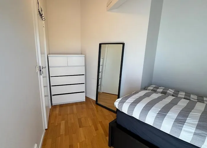 Spacious Loft In Trendy Area