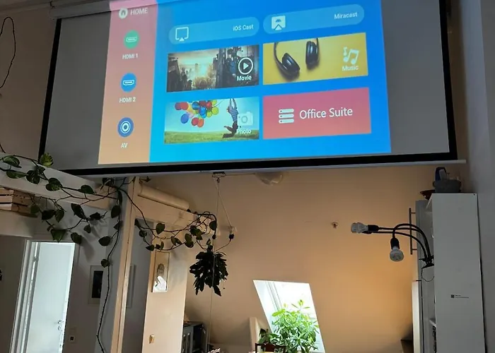 Spacious Loft In Trendy Area *