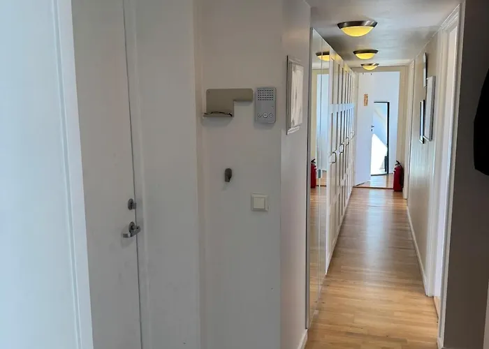 Spacious Loft In Trendy Area