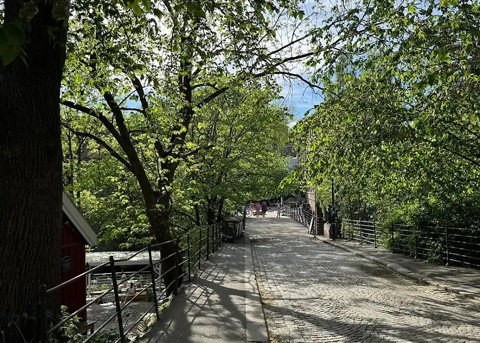 Spacious Loft In Trendy Area Lägenhet